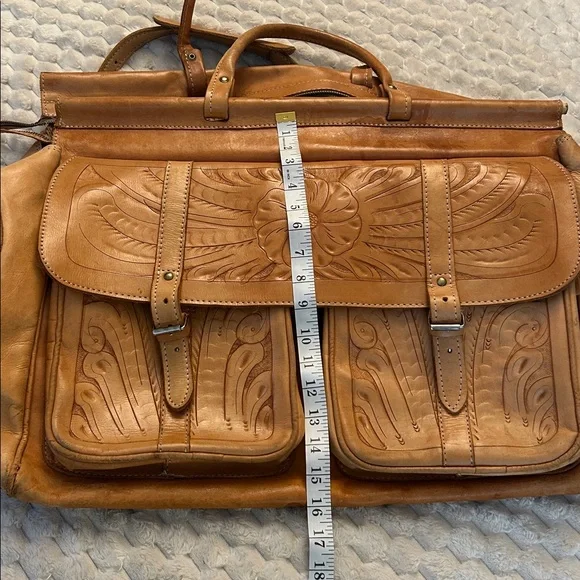 Vintage hand-tooled leather luggage - Picture 7 of 12